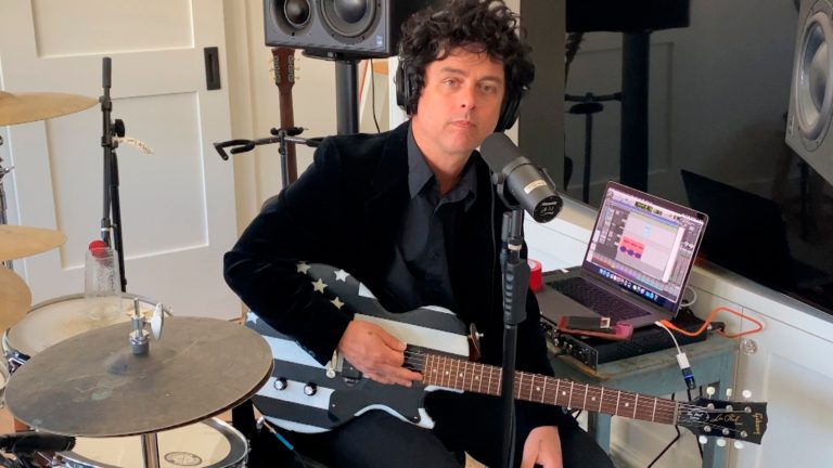 Billie Joe Armstrong dei Green Day, pubblica No Fun Mondays
